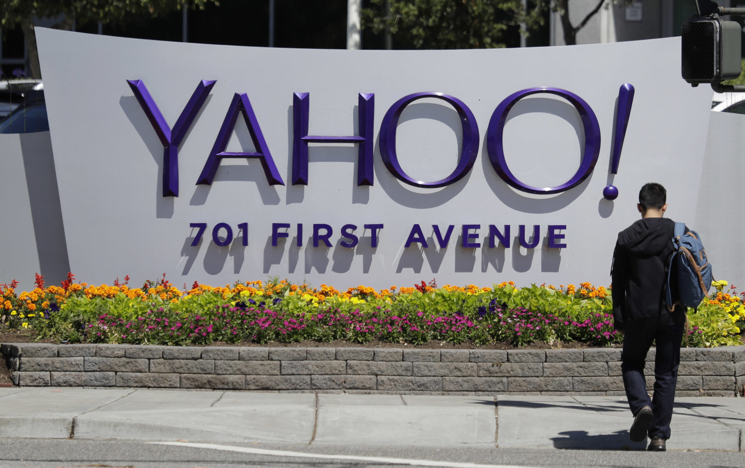 Yahoo announces hackers stole data from more than 1 billion user accounts