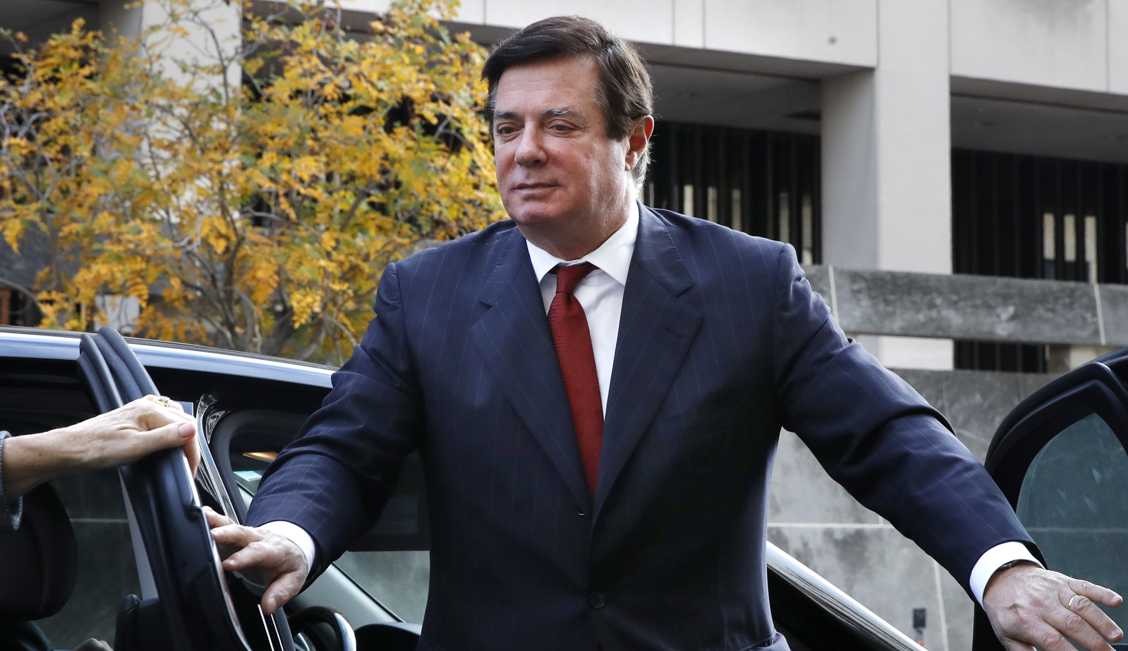 Judge issues gag order in cases against Paul Manafort, Rick Gates