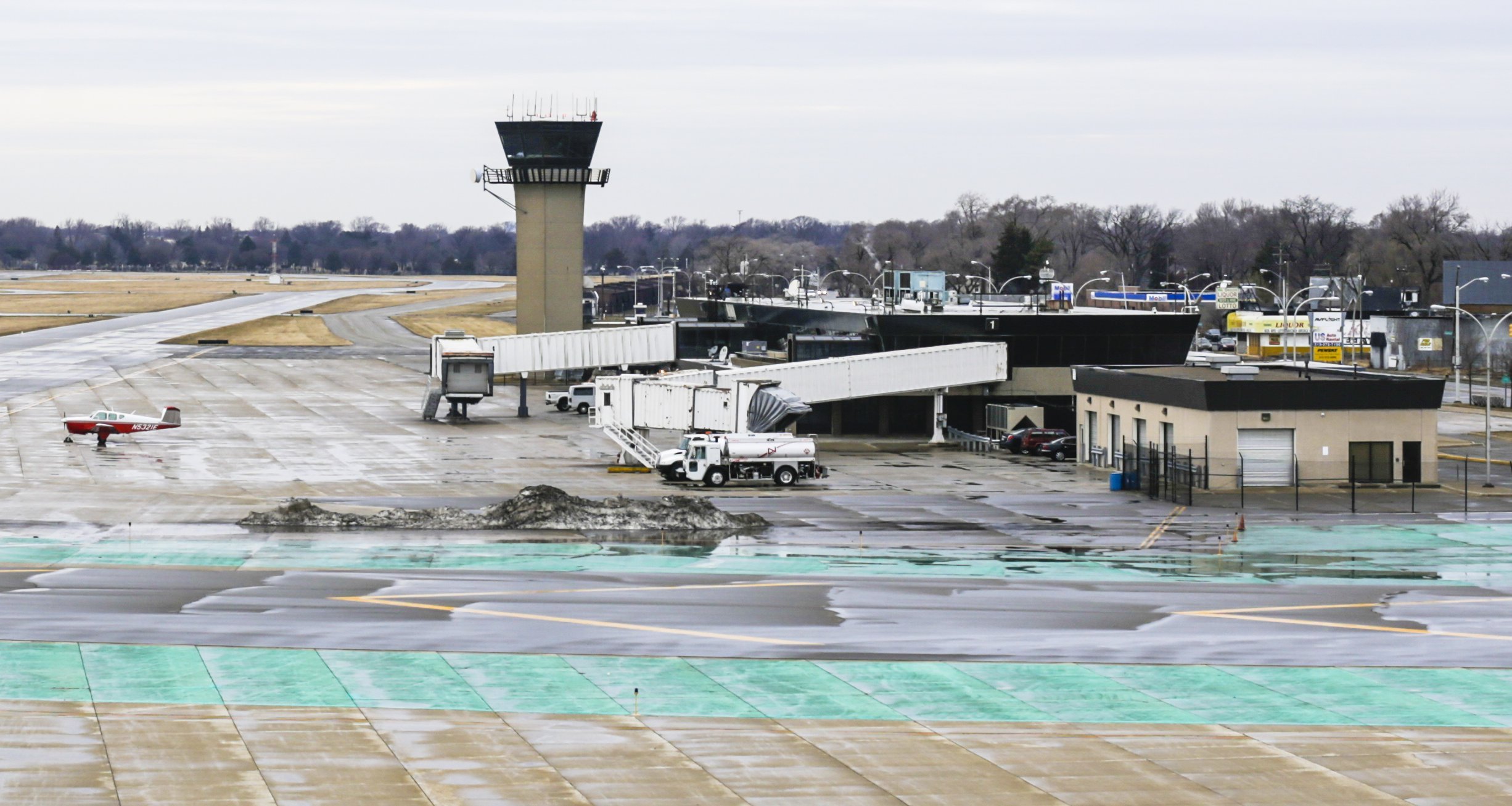 Detroit bankruptcy plan may mean airport upgrades