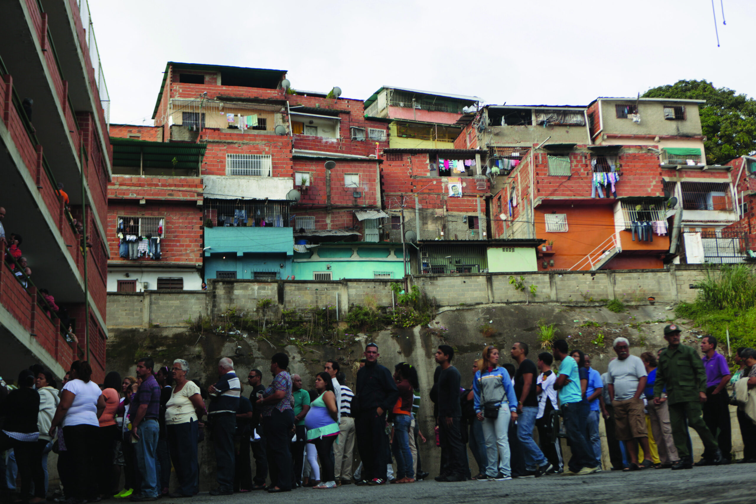 Wait begins after huge turnout in Venezuela vote