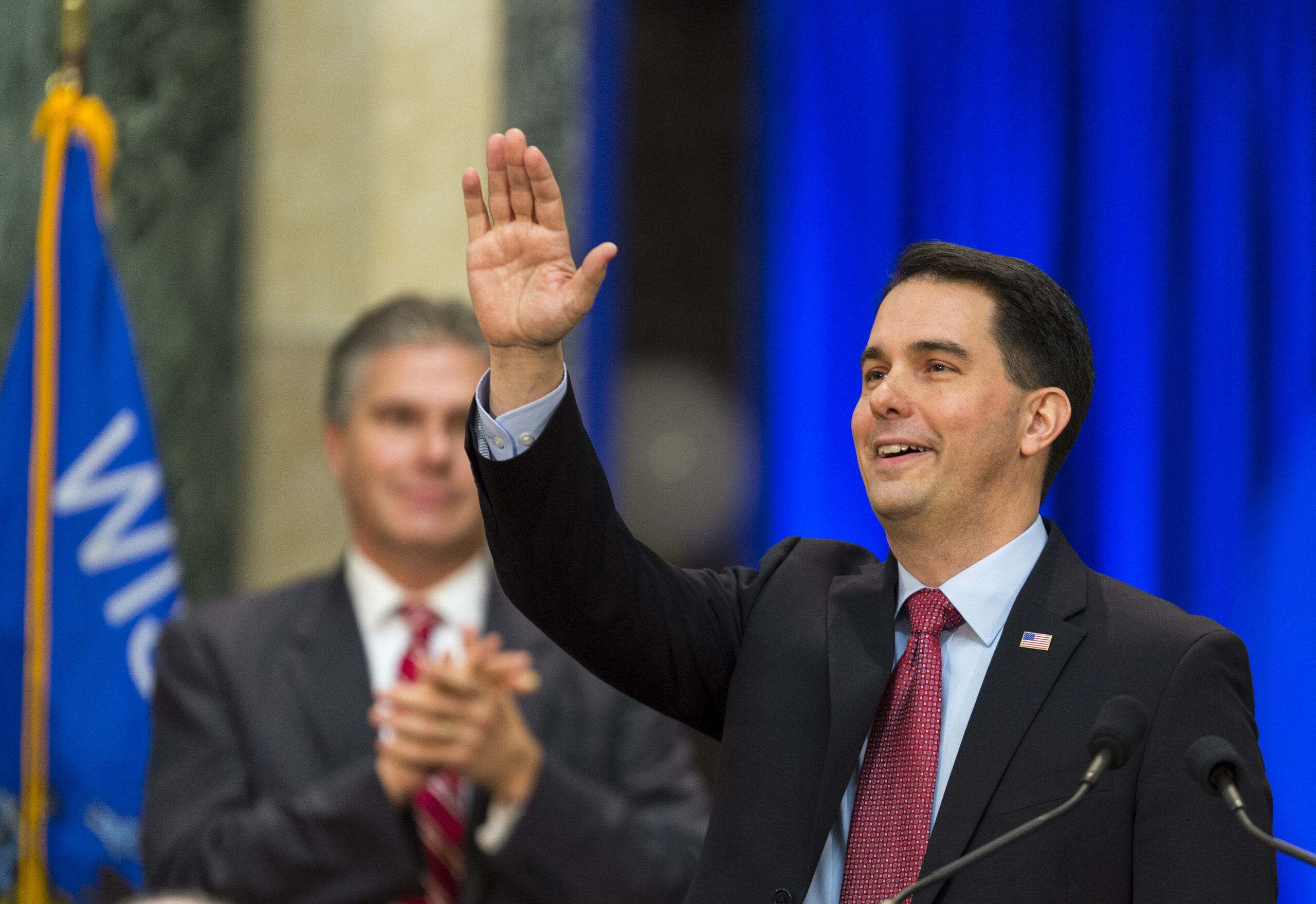 Scott Walker gears up 2016 White House bid by hiring veteran GOP operative