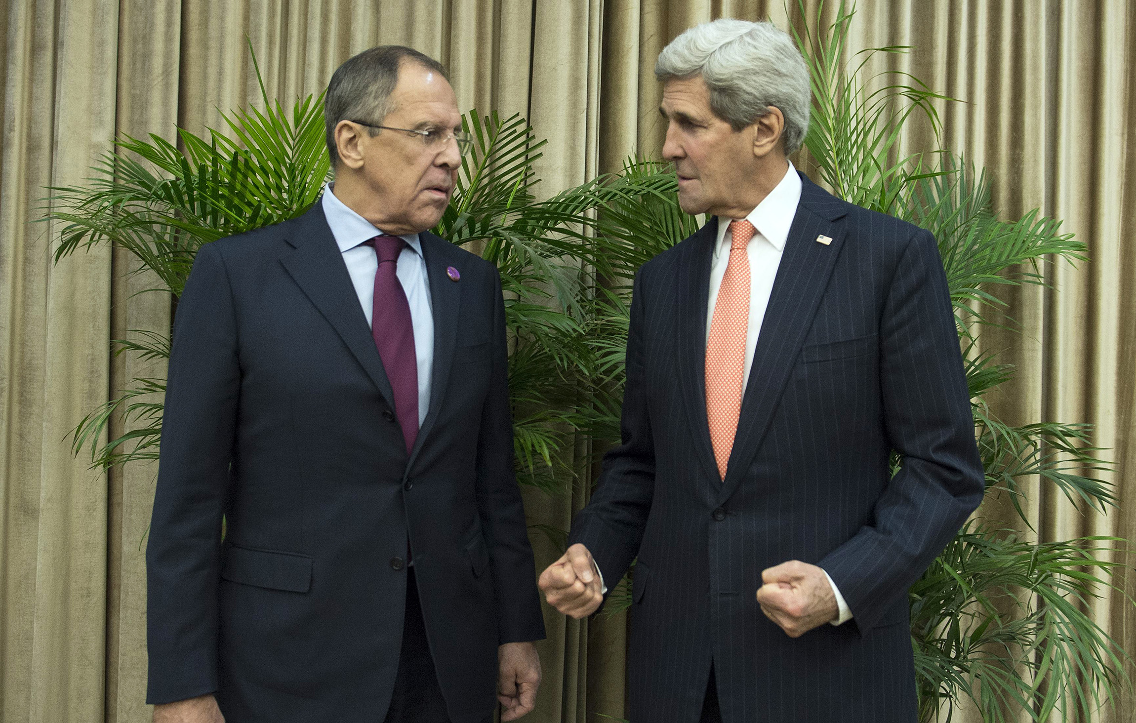 Kerry scolds Russia for buzzing U.S. destroyer