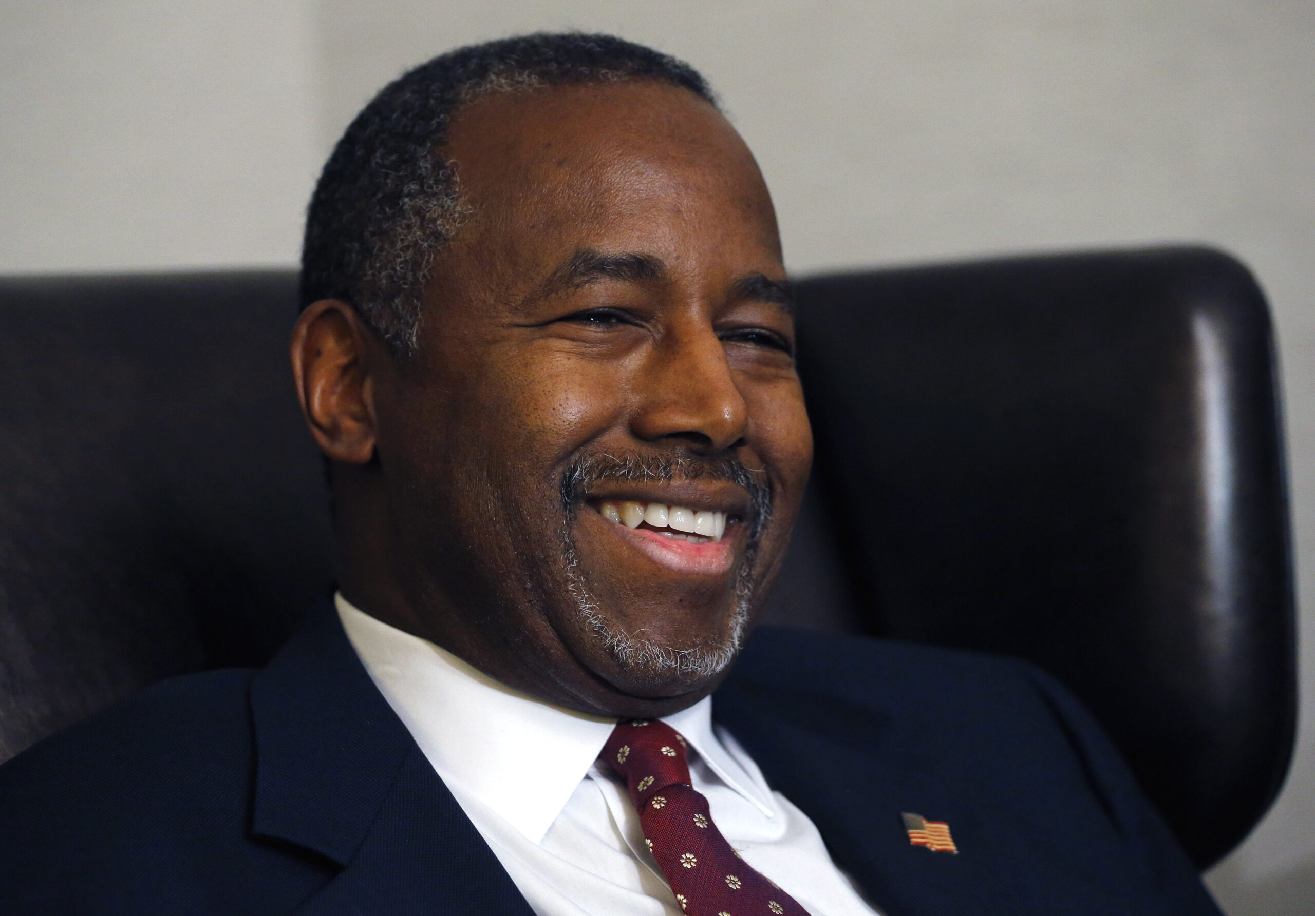 Poll: Carson leapfrogs Trump, leads nationally