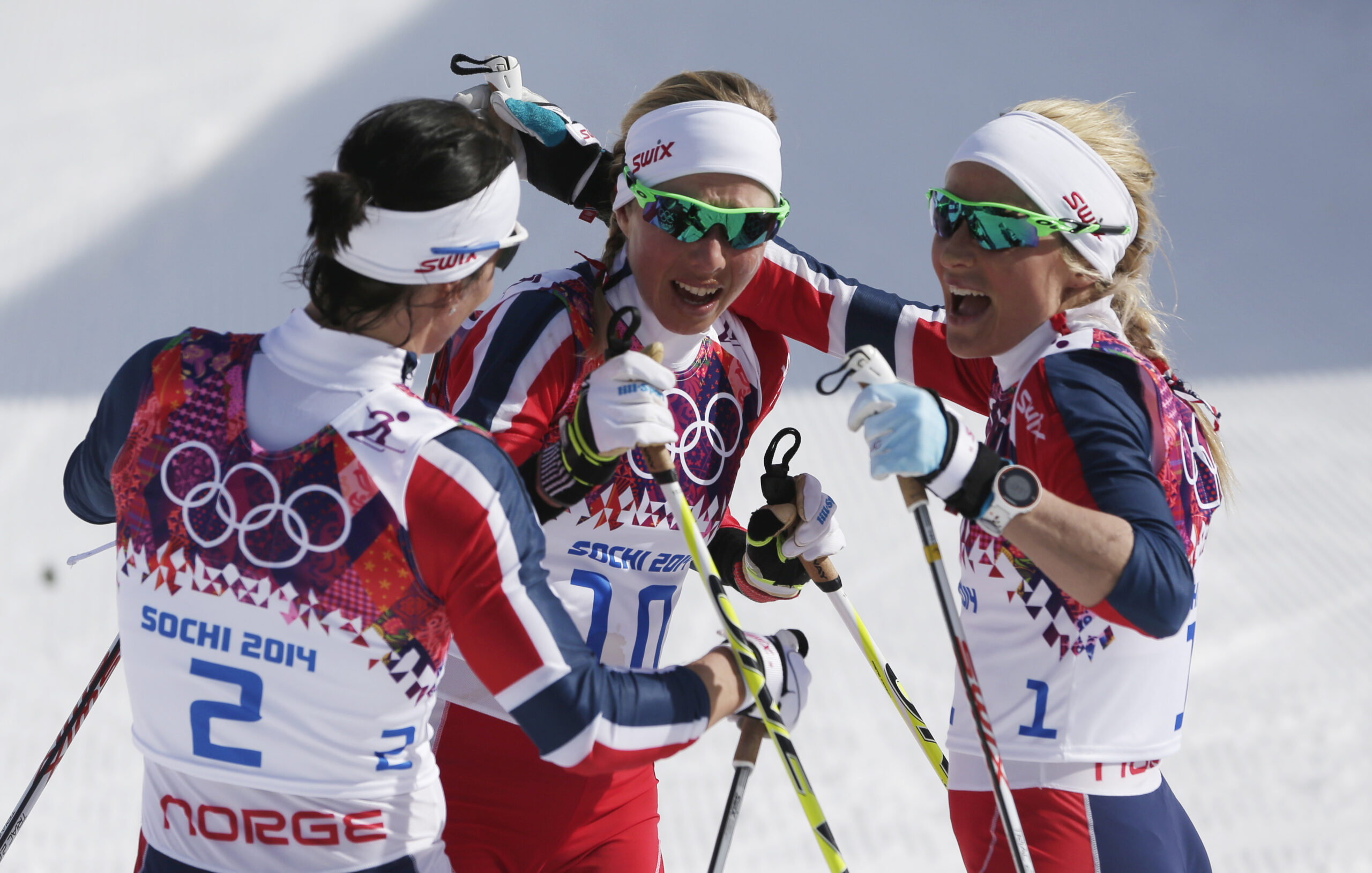 Norwegian women, Dutch speedskaters strike gold