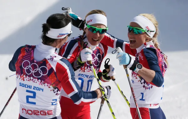 Norwegian women, Dutch speedskaters strike gold