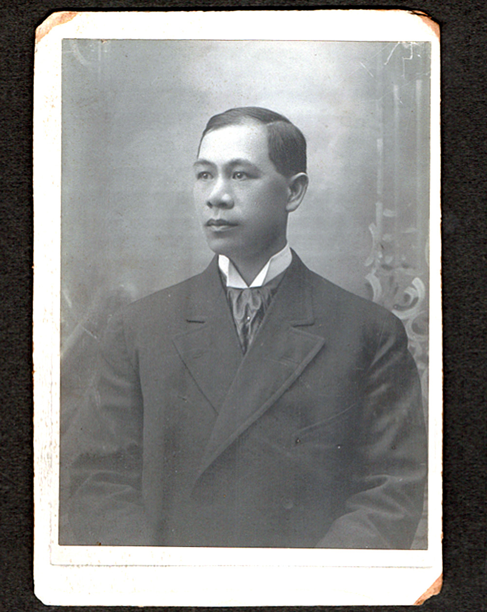 Law students push to license dead Chinese attorney