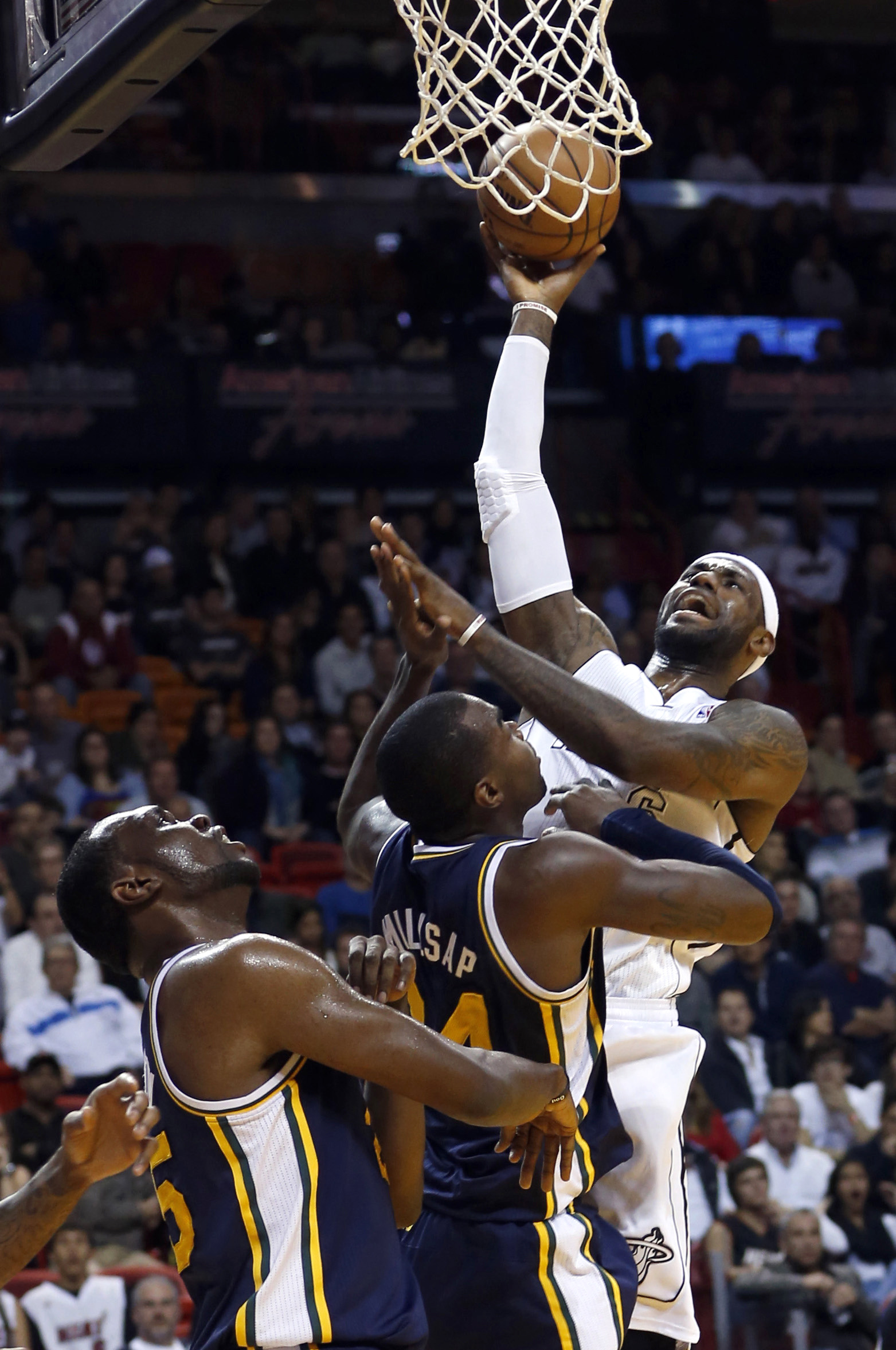 James scores 30, Heat win again, top Jazz 105-89