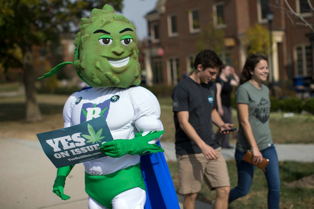 Kasich legalizes medical marijuana in Ohio