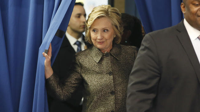 Hillary Clinton privately seeks $2,700 checks from fat cat CEO’s she rips in public