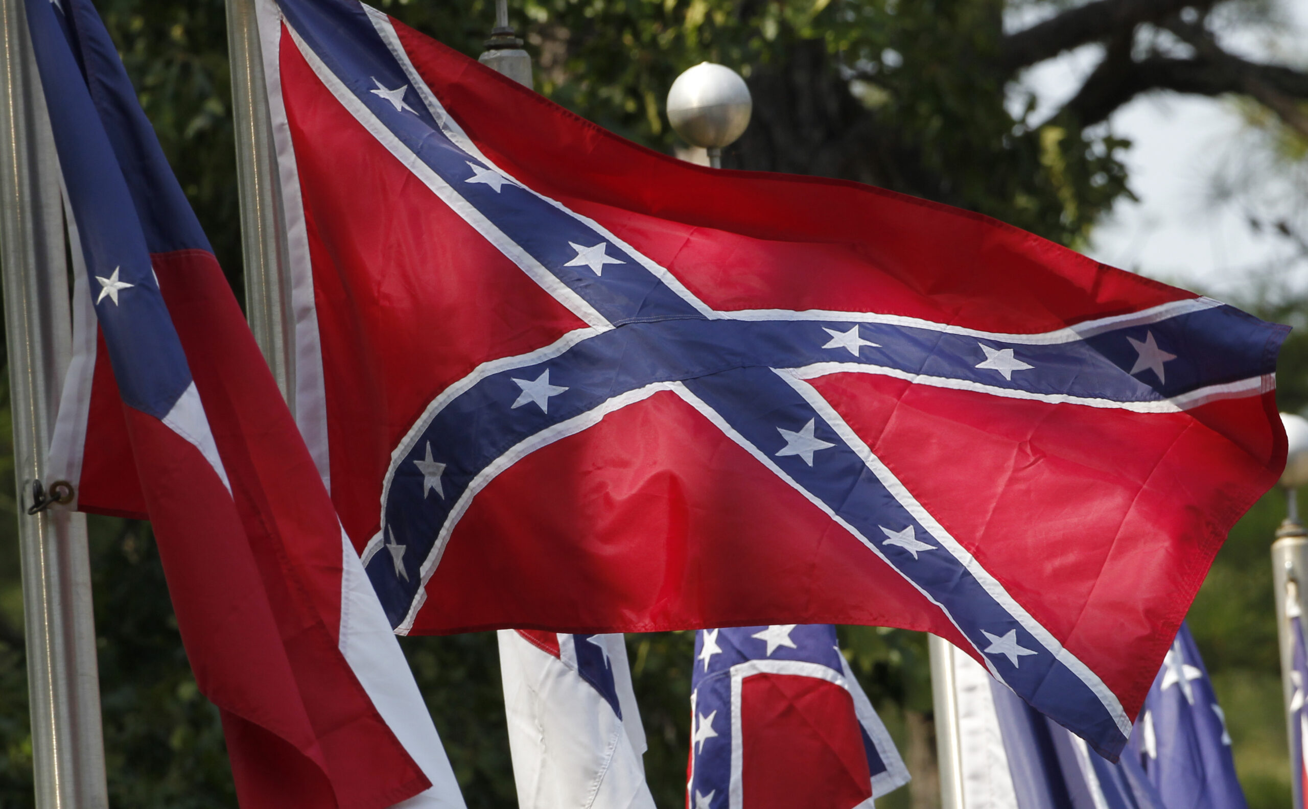 Florida’s Marion County puts Confederate flag back up