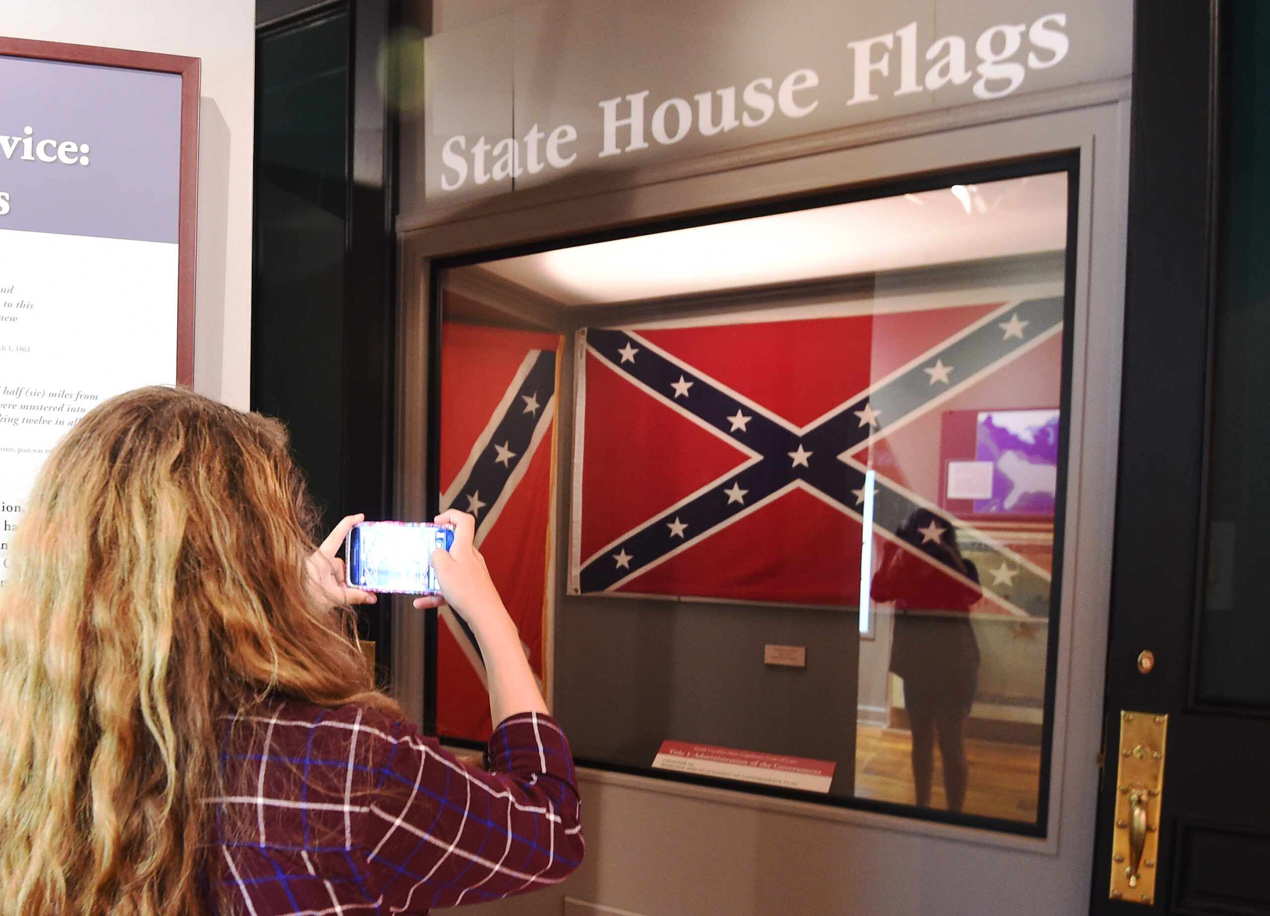 U.S. media obsessed with Confederate flag, yawns over alleged ISIS atrocities