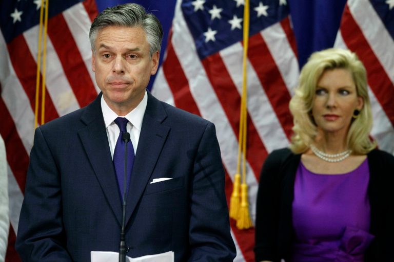 Huntsman drops out of race, endorses Romney