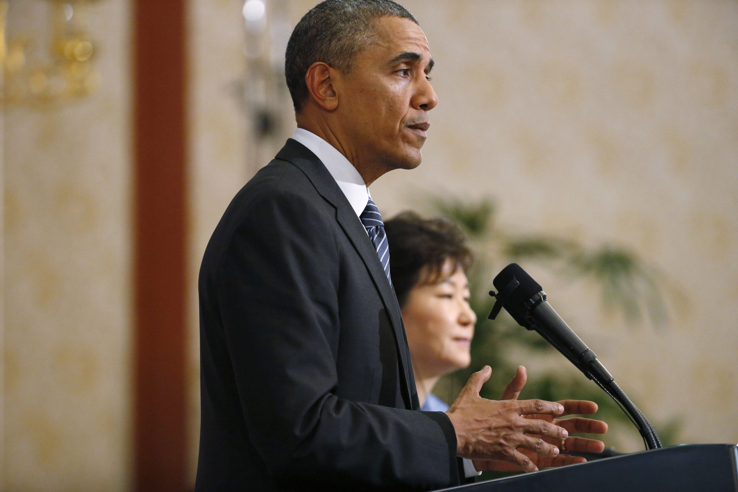 Obama: Economic sanctions if Russia enters Ukraine