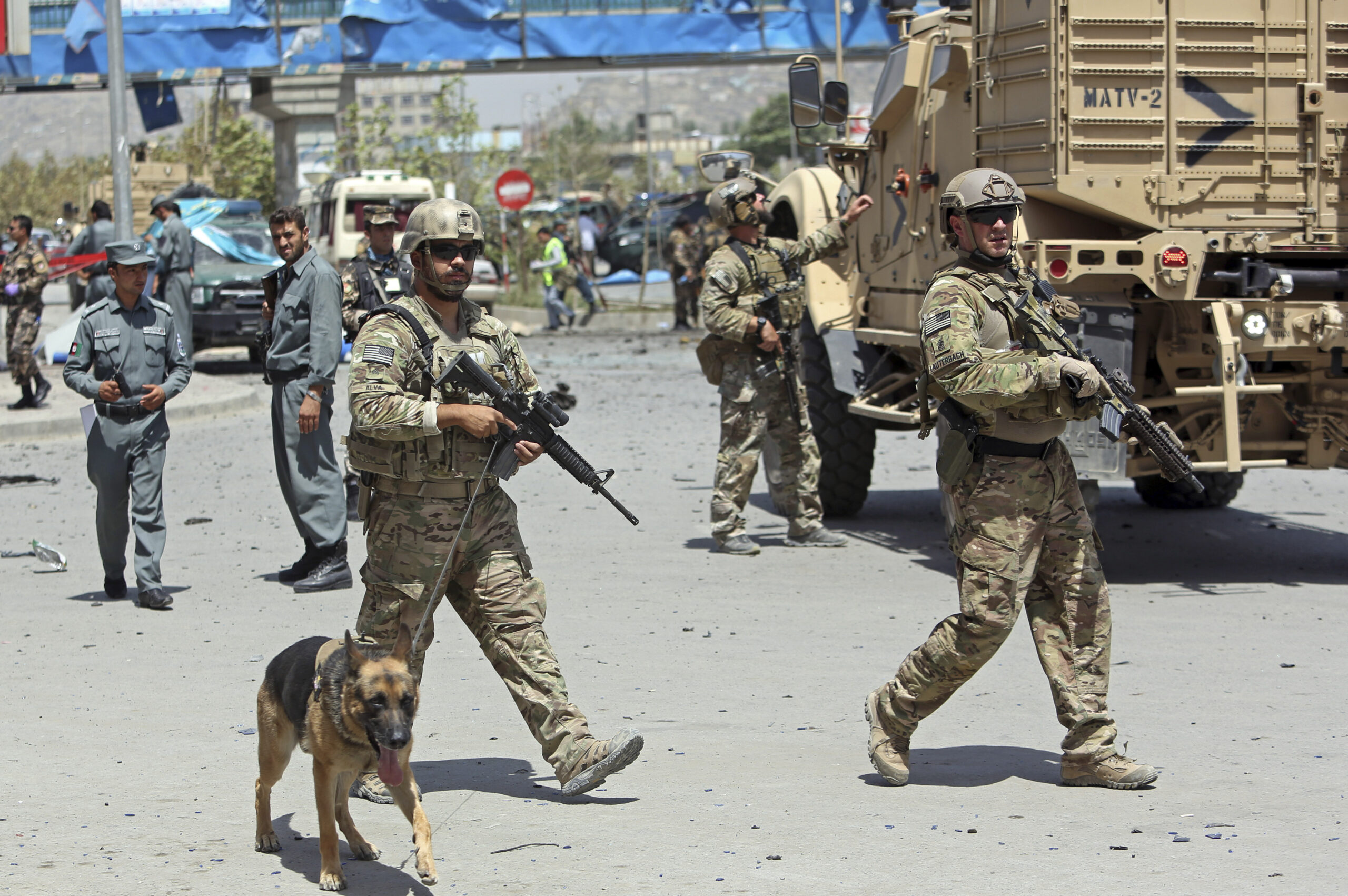 Experts argue Iraq woes should lead to new strategy in Afghanistan