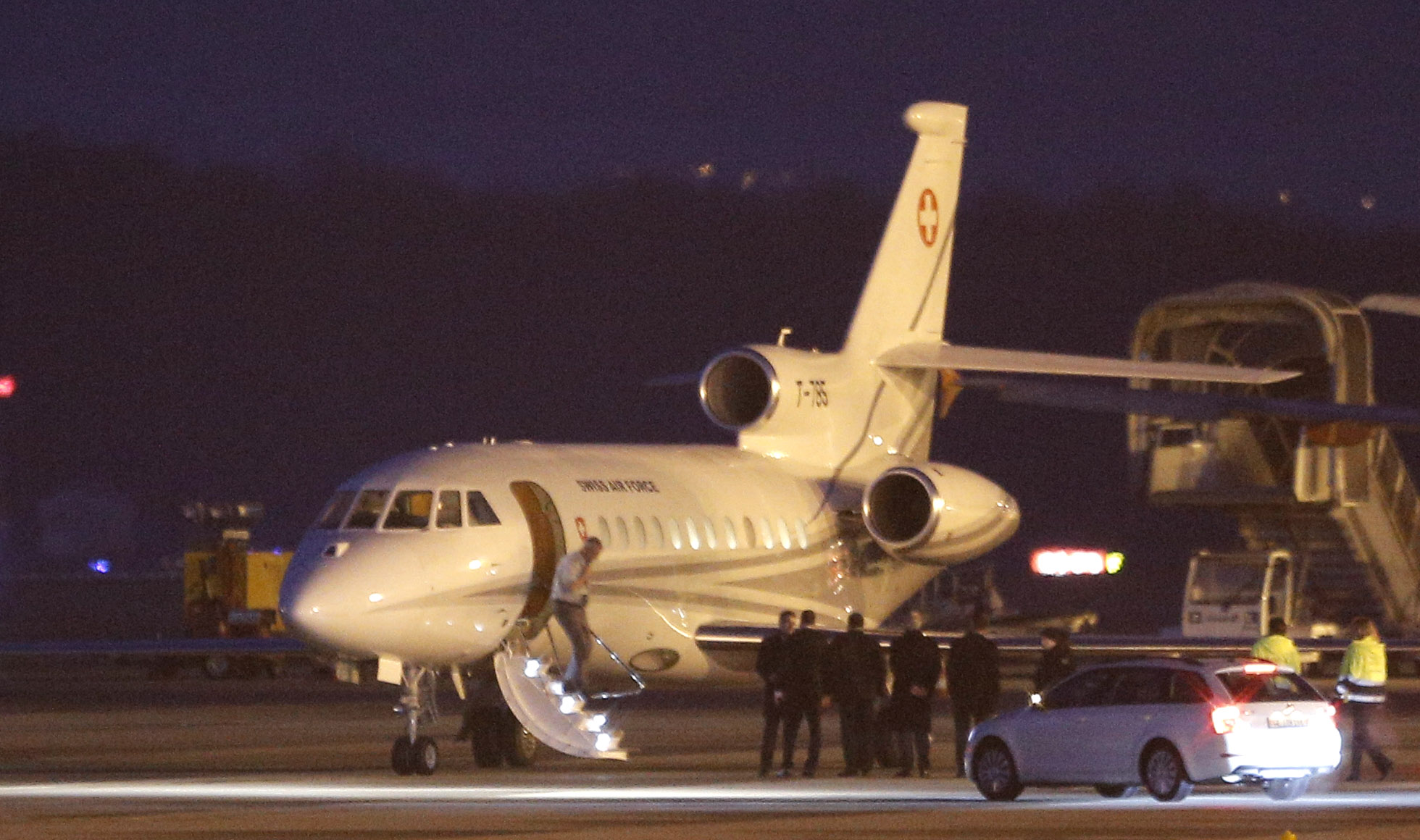 U.S. held $400 million until hostages were released