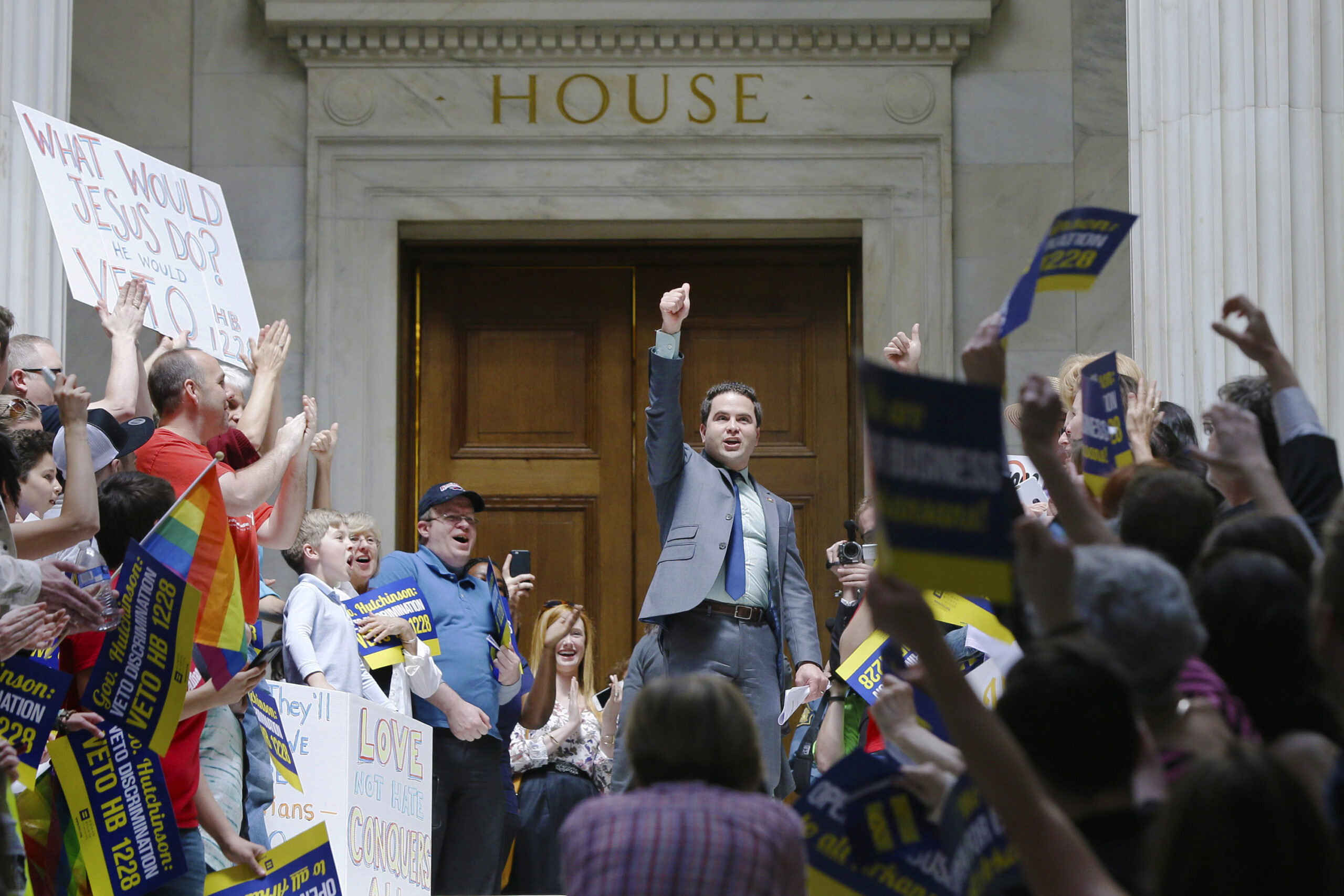 Gay conservatives rebut media on Indiana religious freedom law