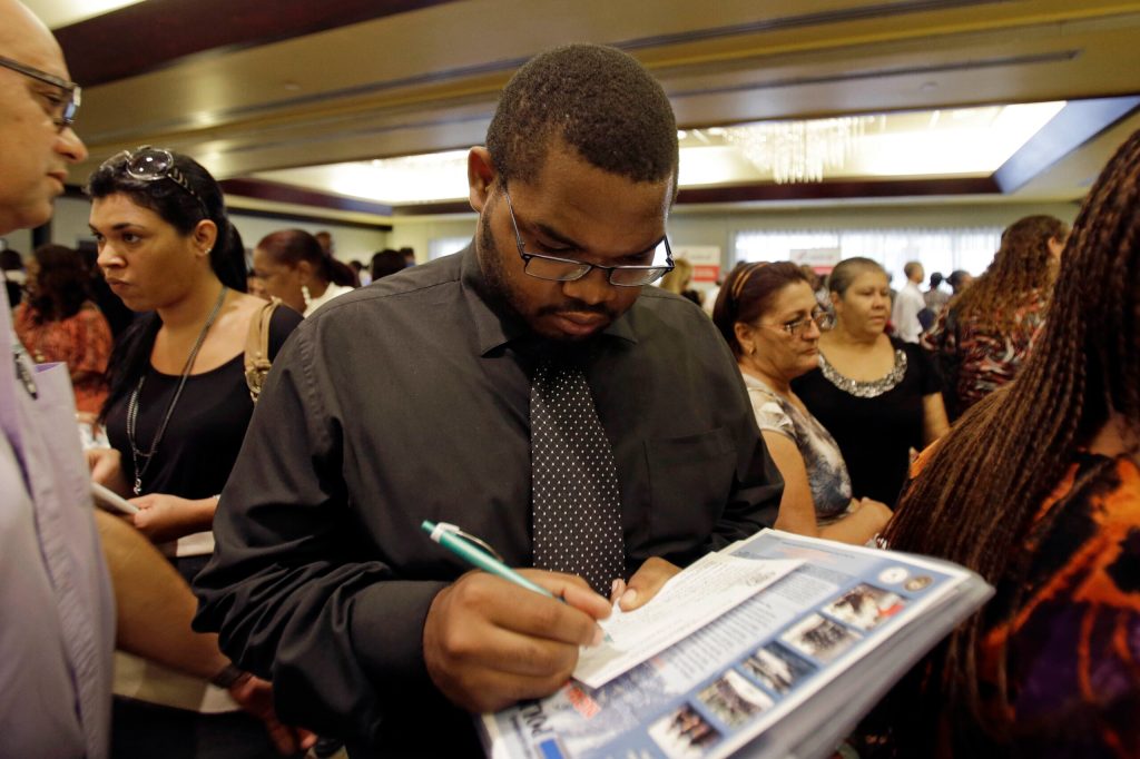 Fewest Americans since 2007 seek jobless benefits