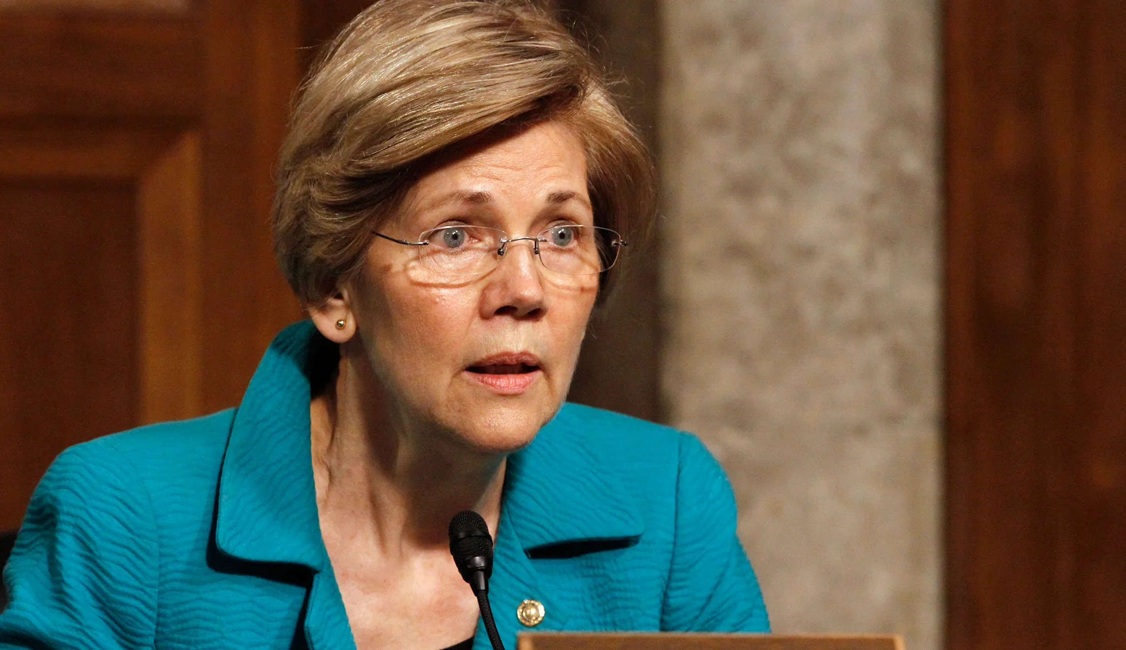 Elizabeth Warren questions Kellyanne Conway’s qualifications to lead opioid battle