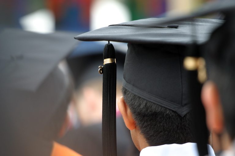The Department of Education doesn't have information required for monitoring how federal grants and loans to colleges are spent. (Thinkstock)