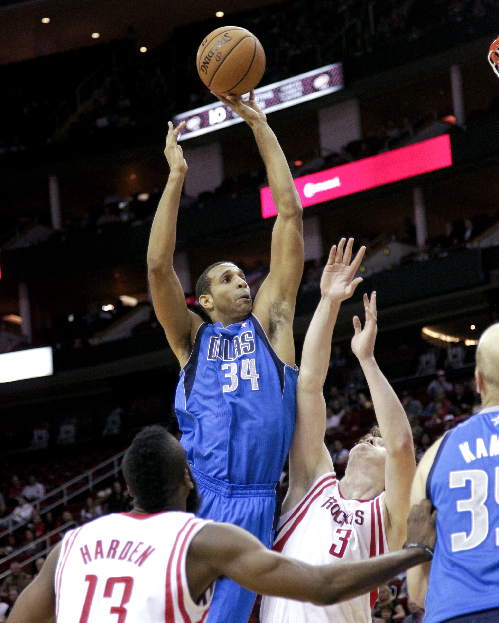 Mayo has 40, Mavs win in McHale’s return