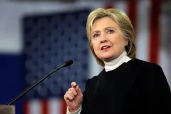 California newspaper slams Clinton for server issues