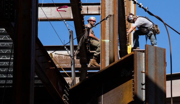 White House mulls rollback of pro-union rule in federal contracts