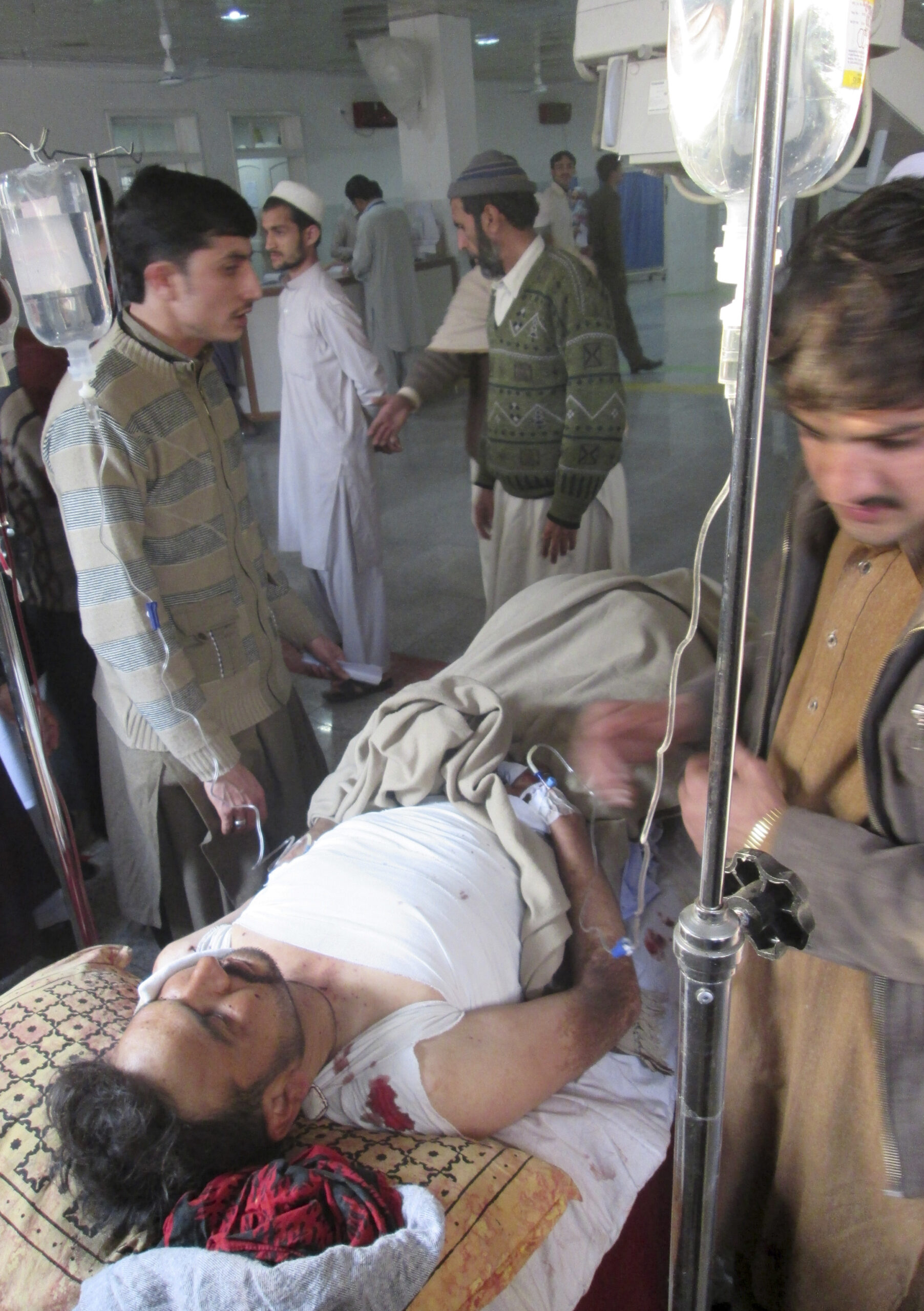 Bombing kills 14 at northwest Pakistan bus station
