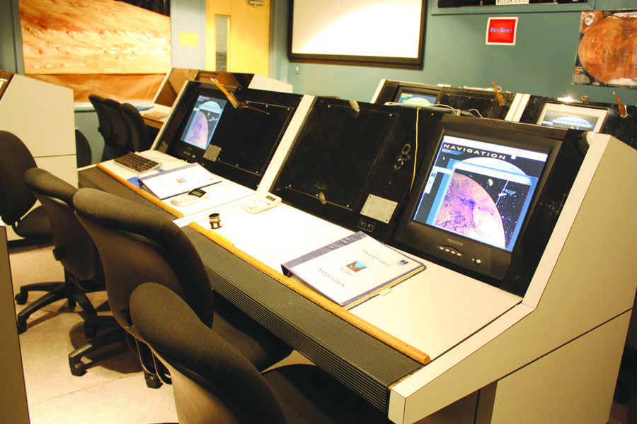 Mayor Vincent Gray plans space station simulator for D.C. students