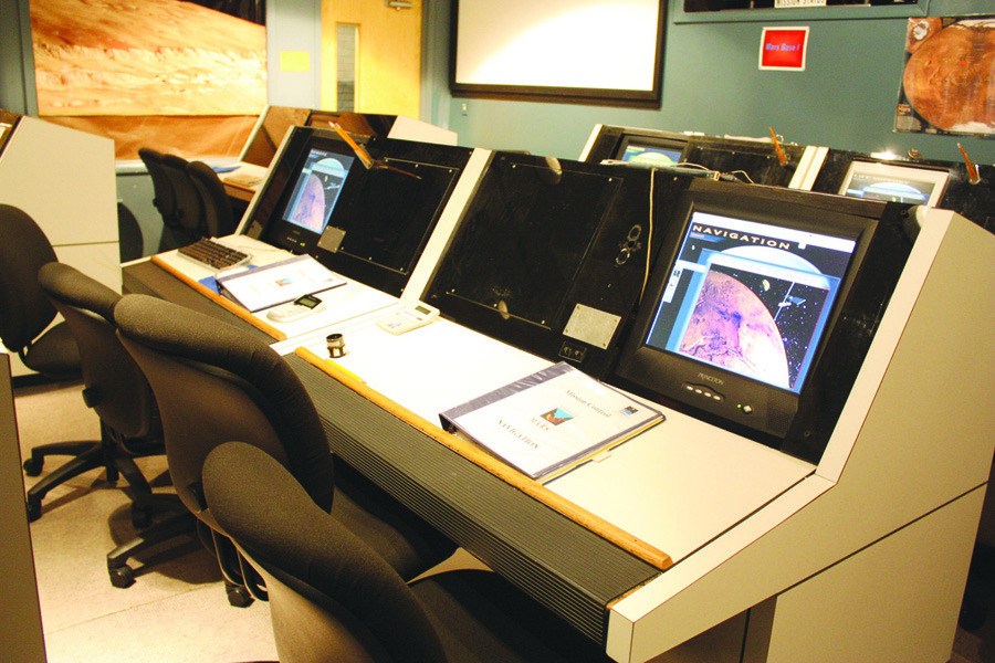 Mayor Vincent Gray plans space station simulator for D.C. students