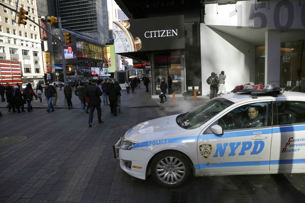 3 NYPD commanders, de Blasio fundraiser arrested in corruption probe