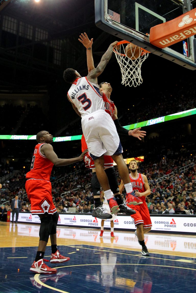   Atlanta Hawks shooting guard Louis Williams (3) dunks in the first half of an NBA basketball game against the Chicago Bulls, Saturday, Dec. 22, 2012, in Atlanta. (AP Photo/Todd Kirkland)  