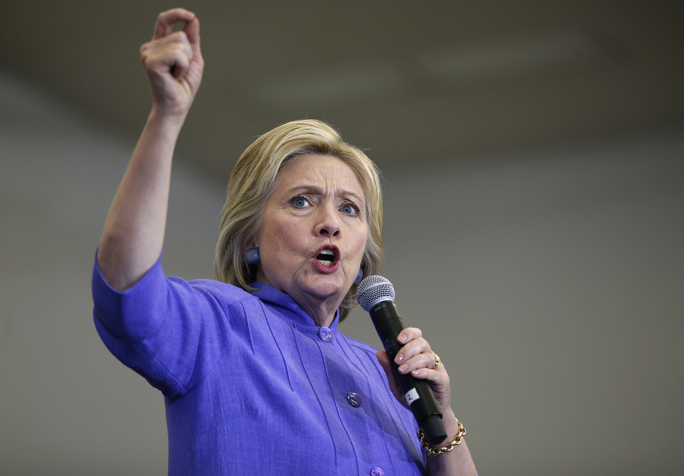 Hillary Clinton compares Trump to a dictator