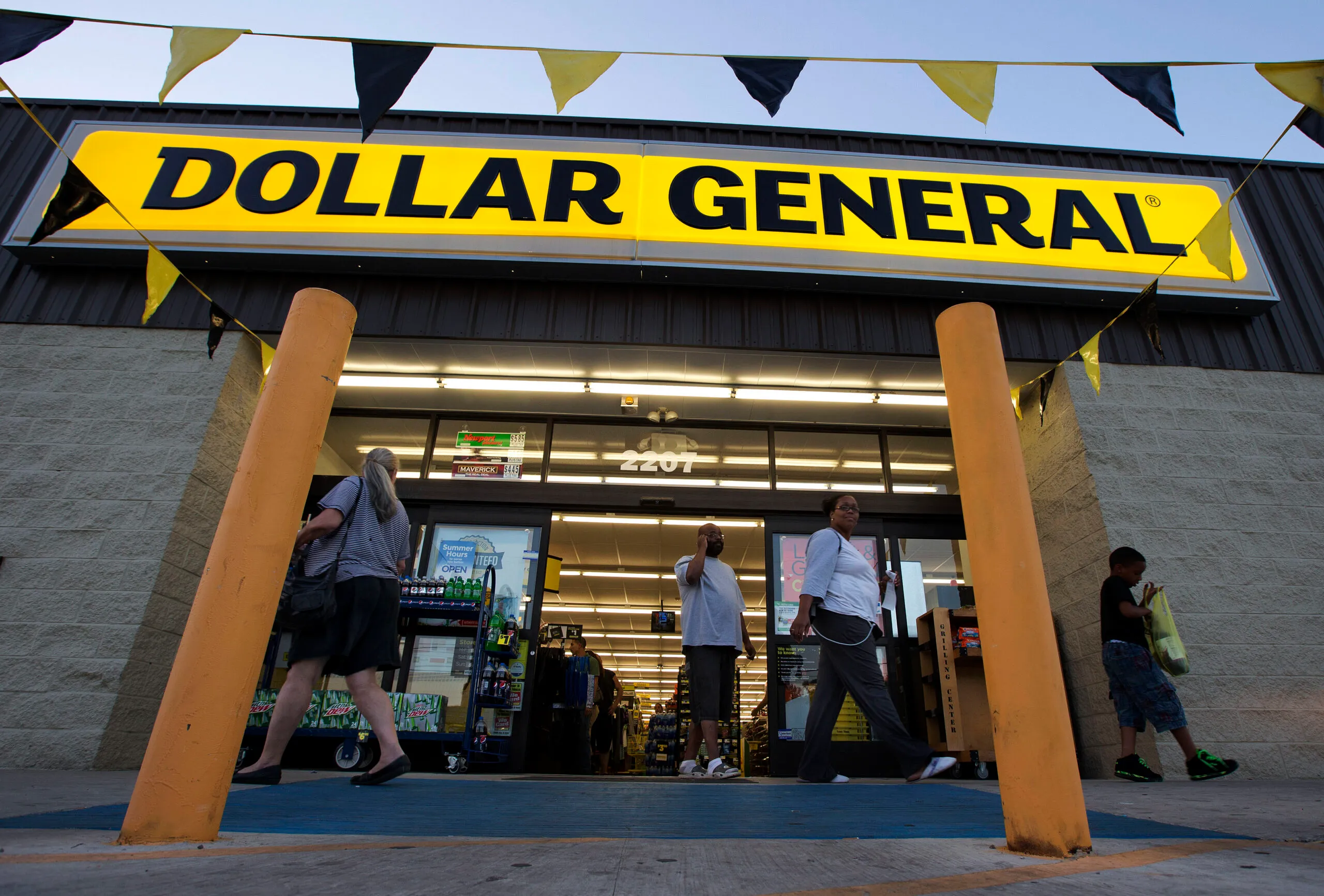 Americans cut back on credit card use in September