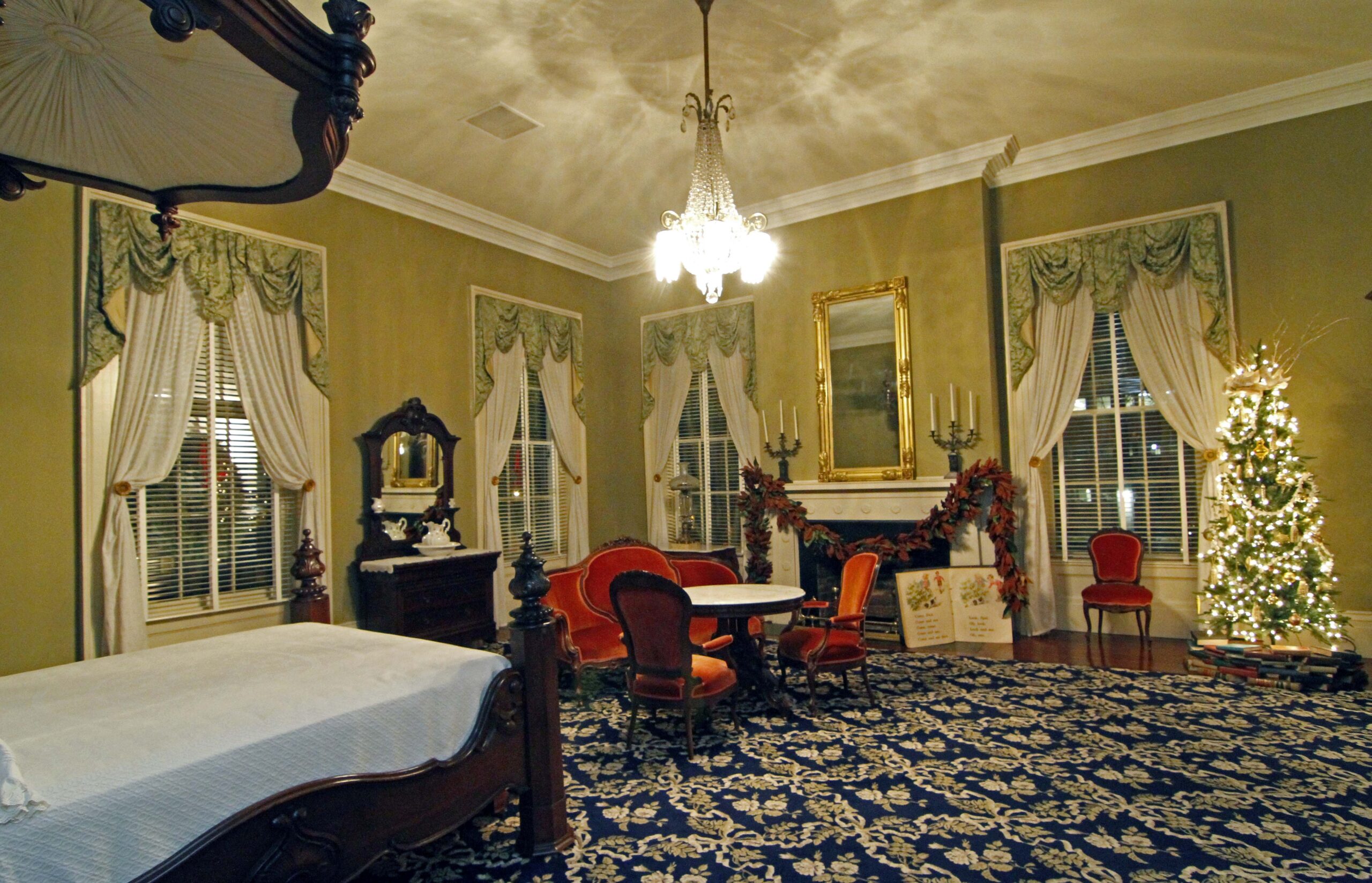 Historic Miss. buildings open for candlelight tour