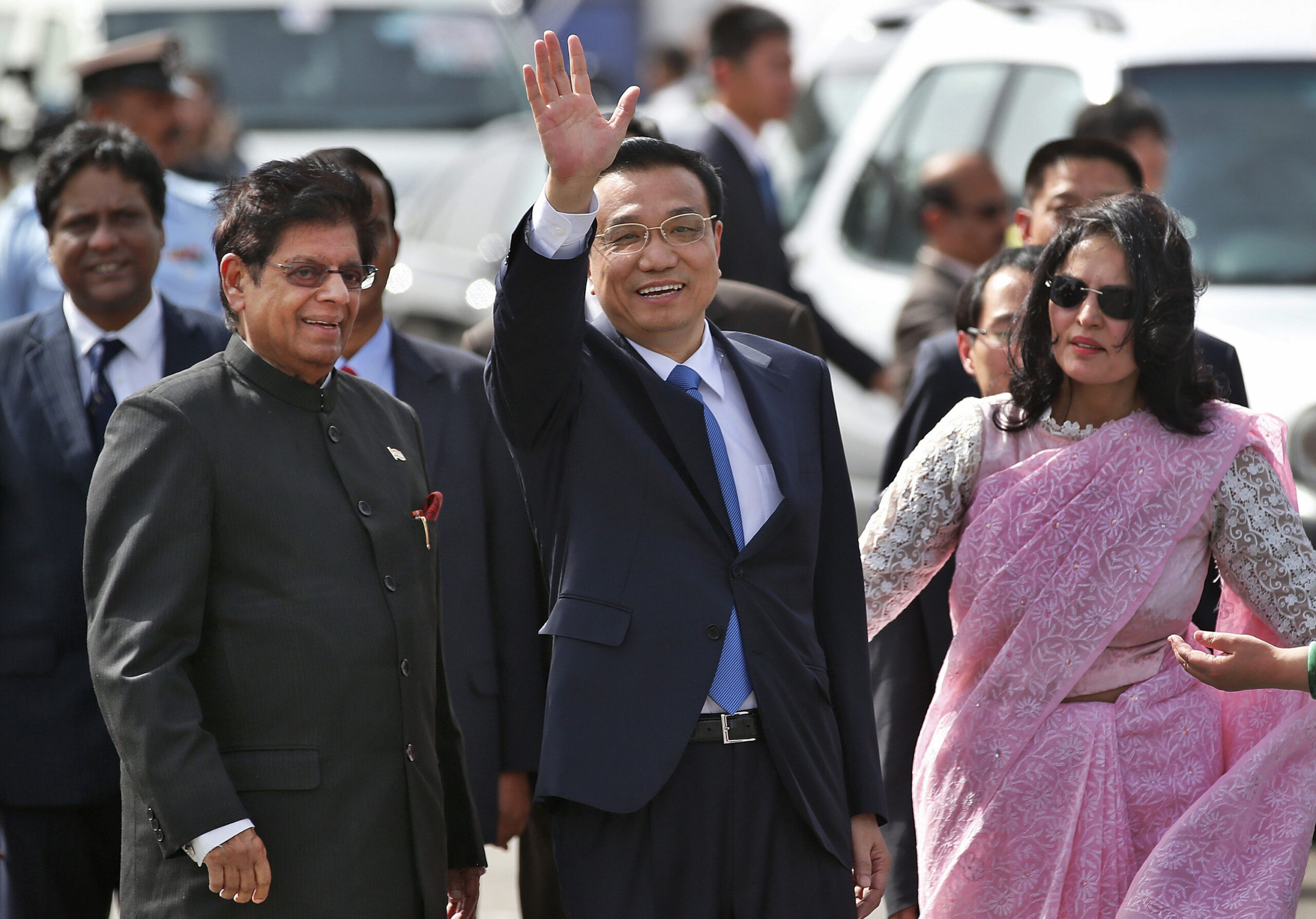 Chinese premier visits India to boost ties