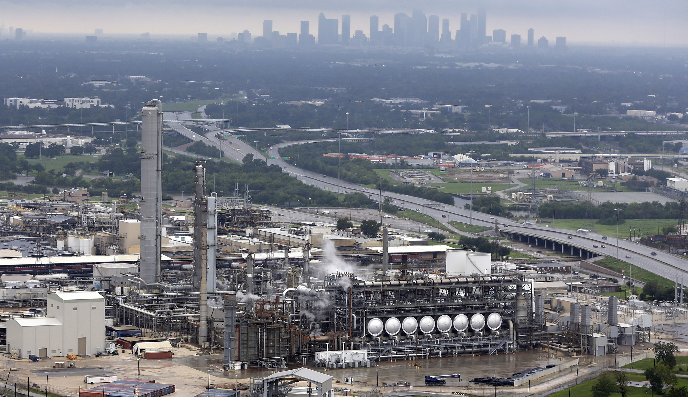 EPA investigating release of potentially dangerous leak after Houston refinery damaged by Harvey