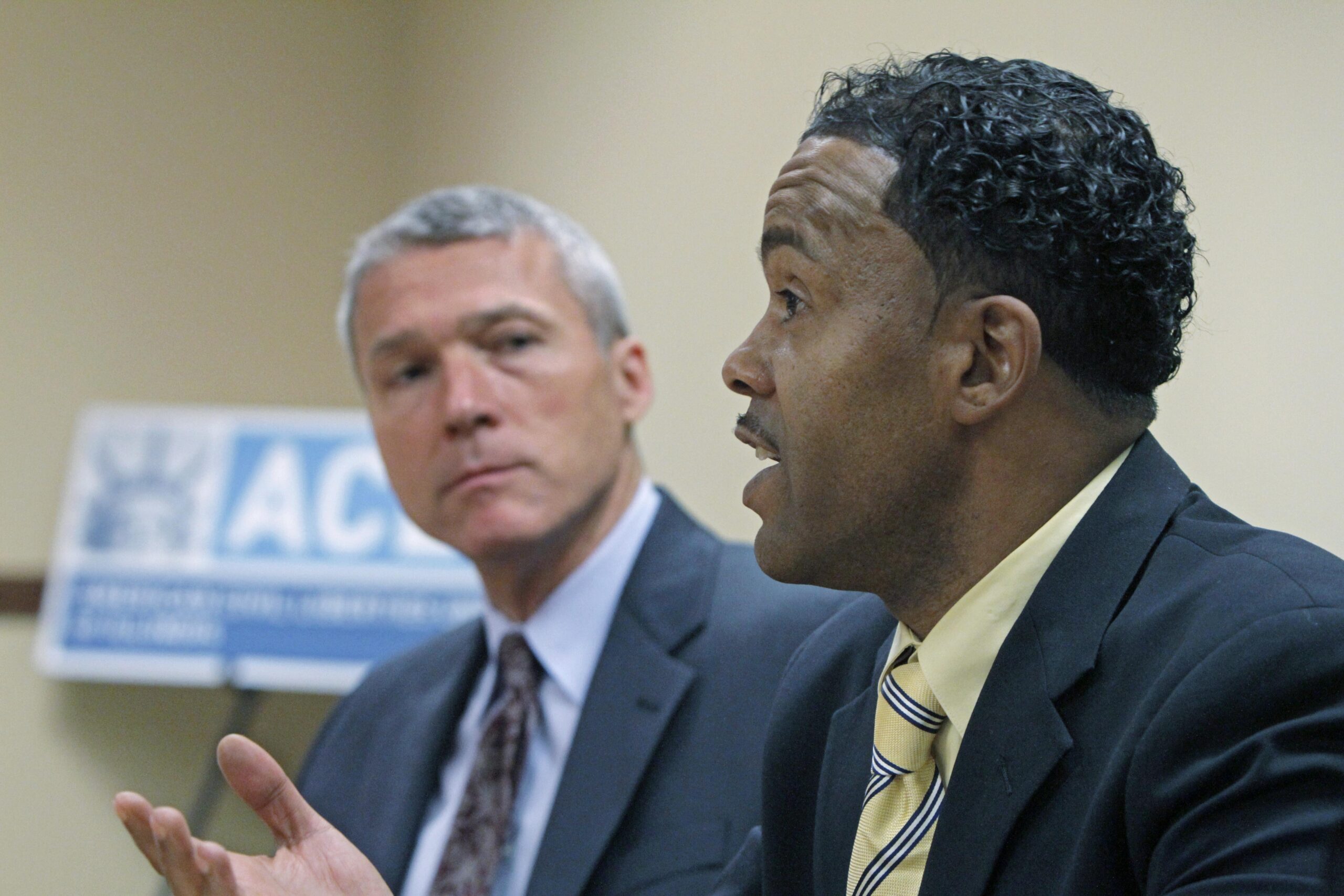 Lawsuit claims Illinois jail denied man HIV drugs