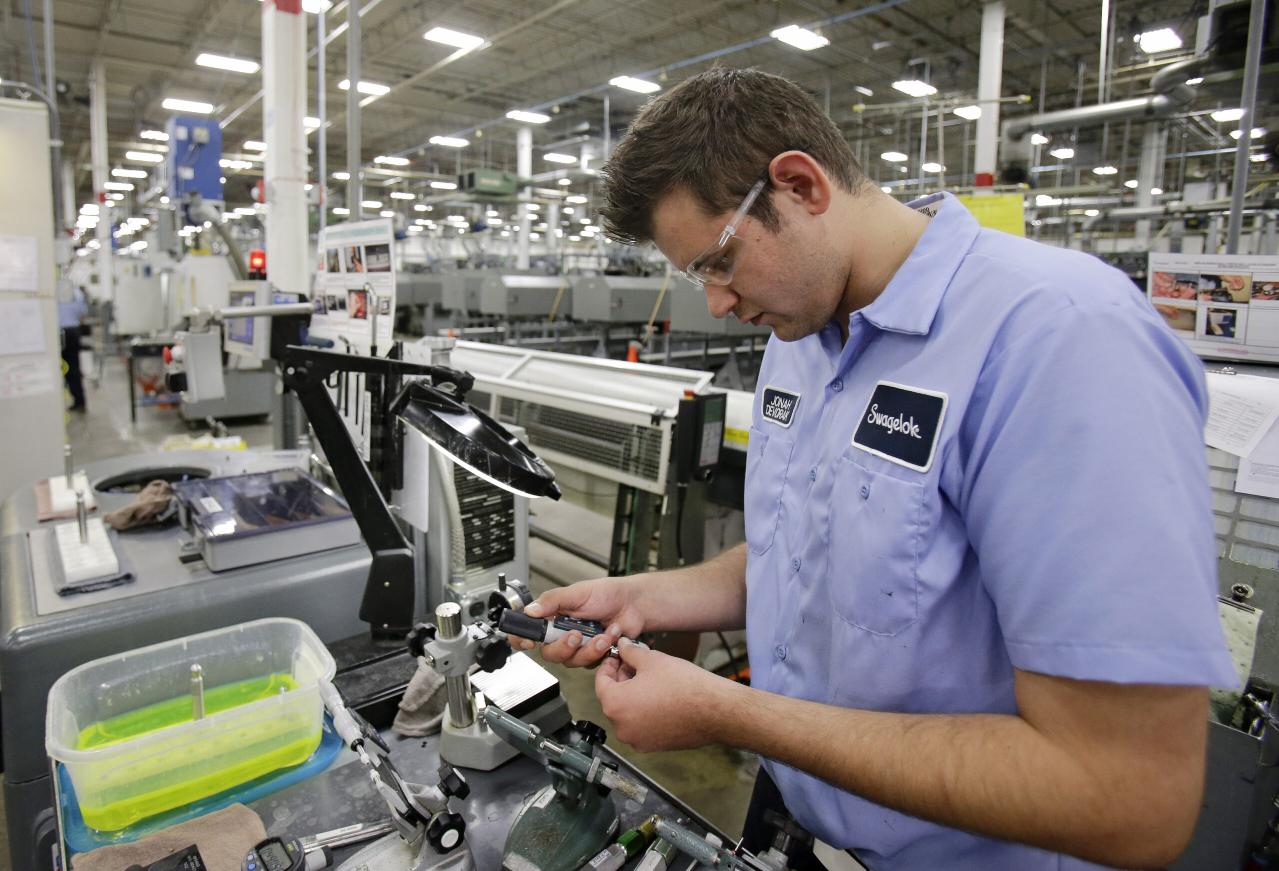 US factory output rises 0.5 percent in September