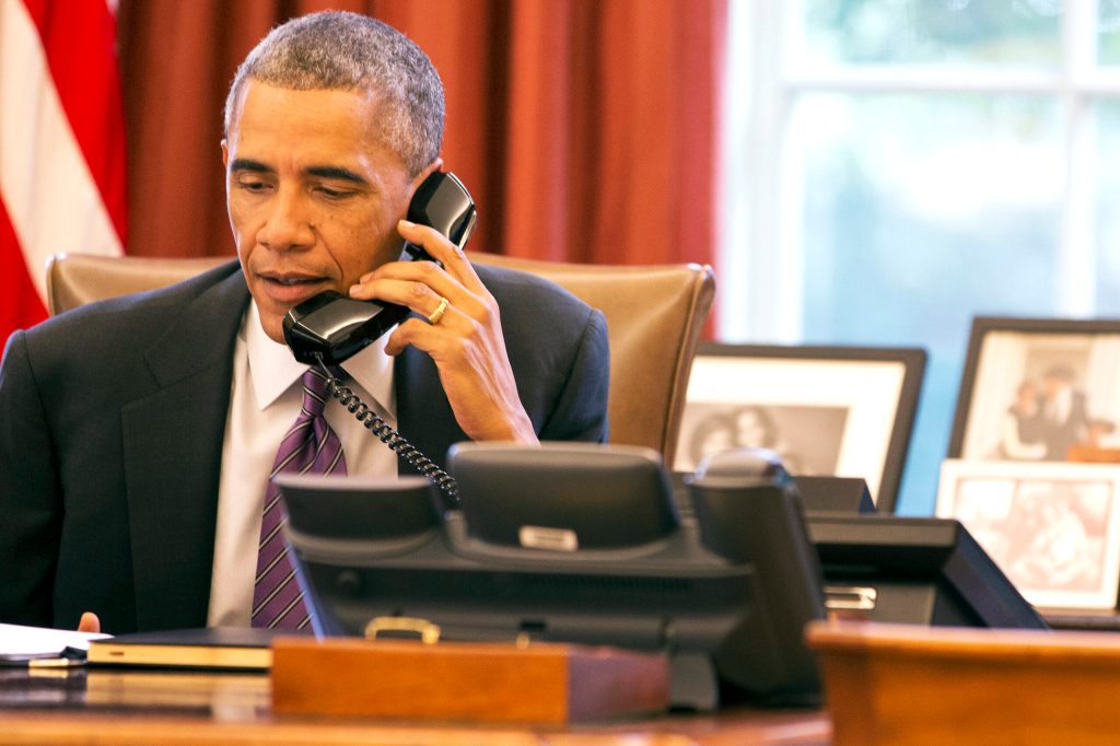 Obama gets boost in spying showdown