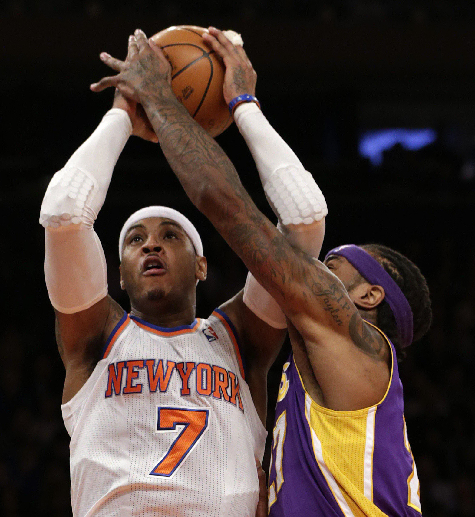 Anthony scores 30, Knicks beat slumping Lakers