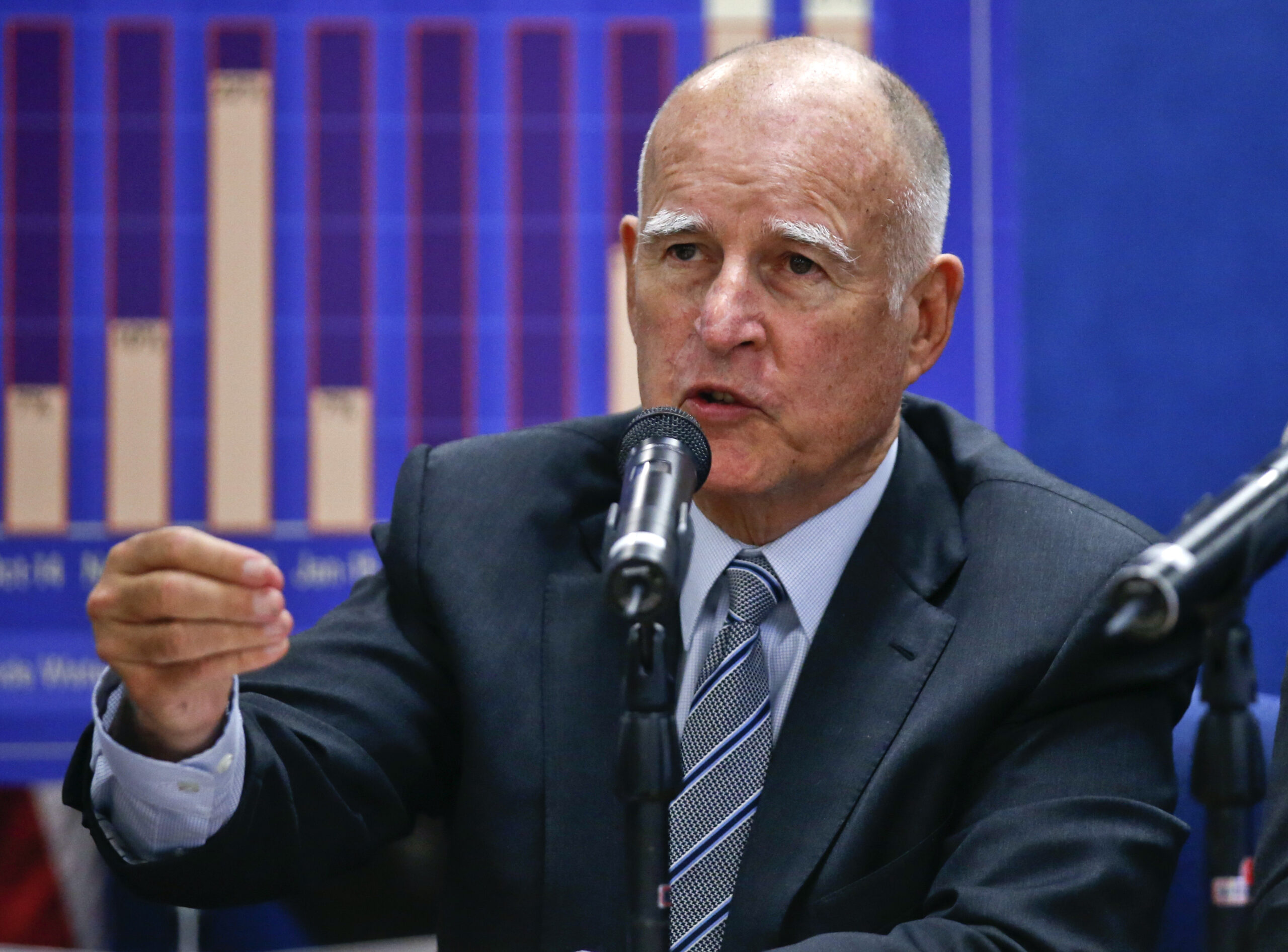 Calif. Gov. Brown: Hillary’s emails have a ‘dark energy’ like ‘a vampire’