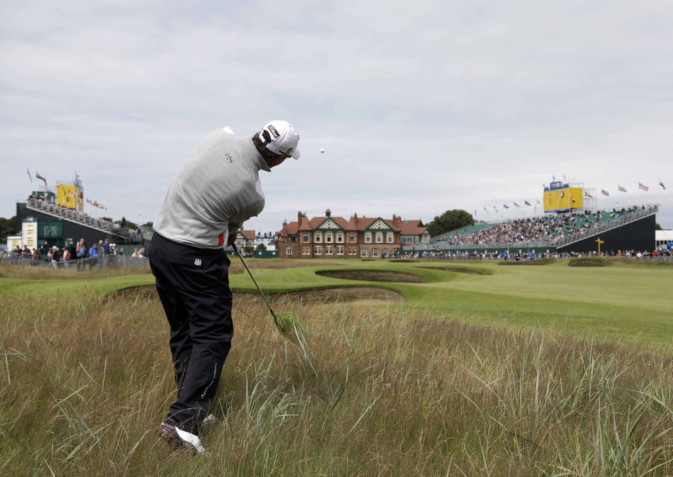 Scott ties course record with 64 at British Open