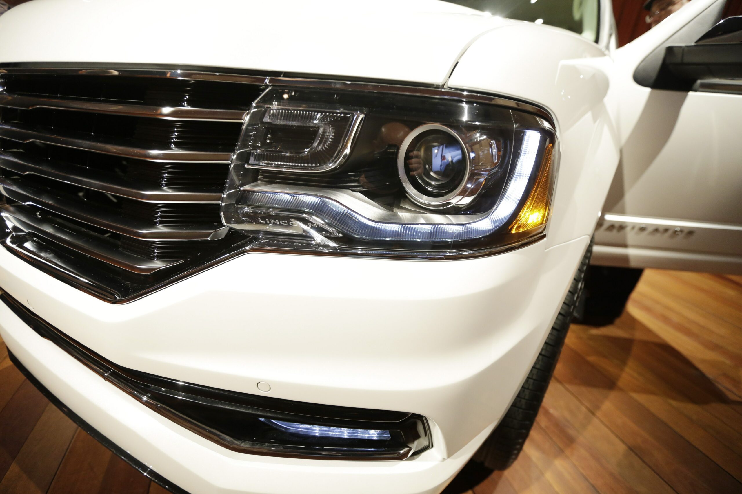 Lincoln Navigator gets a fresh face as it turns 17