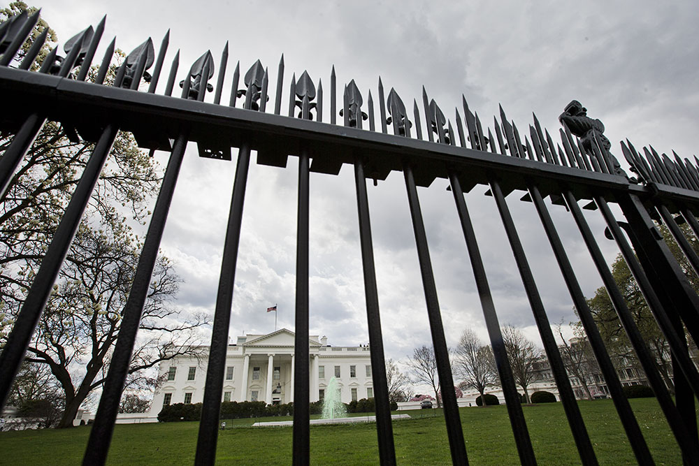 Secret Service wants 12-foot White House fence
