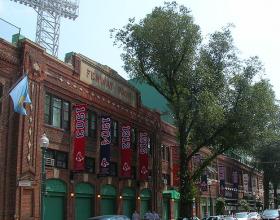 Super Gaffetastic: Coakley Calls Schilling a Yankees Fan?!