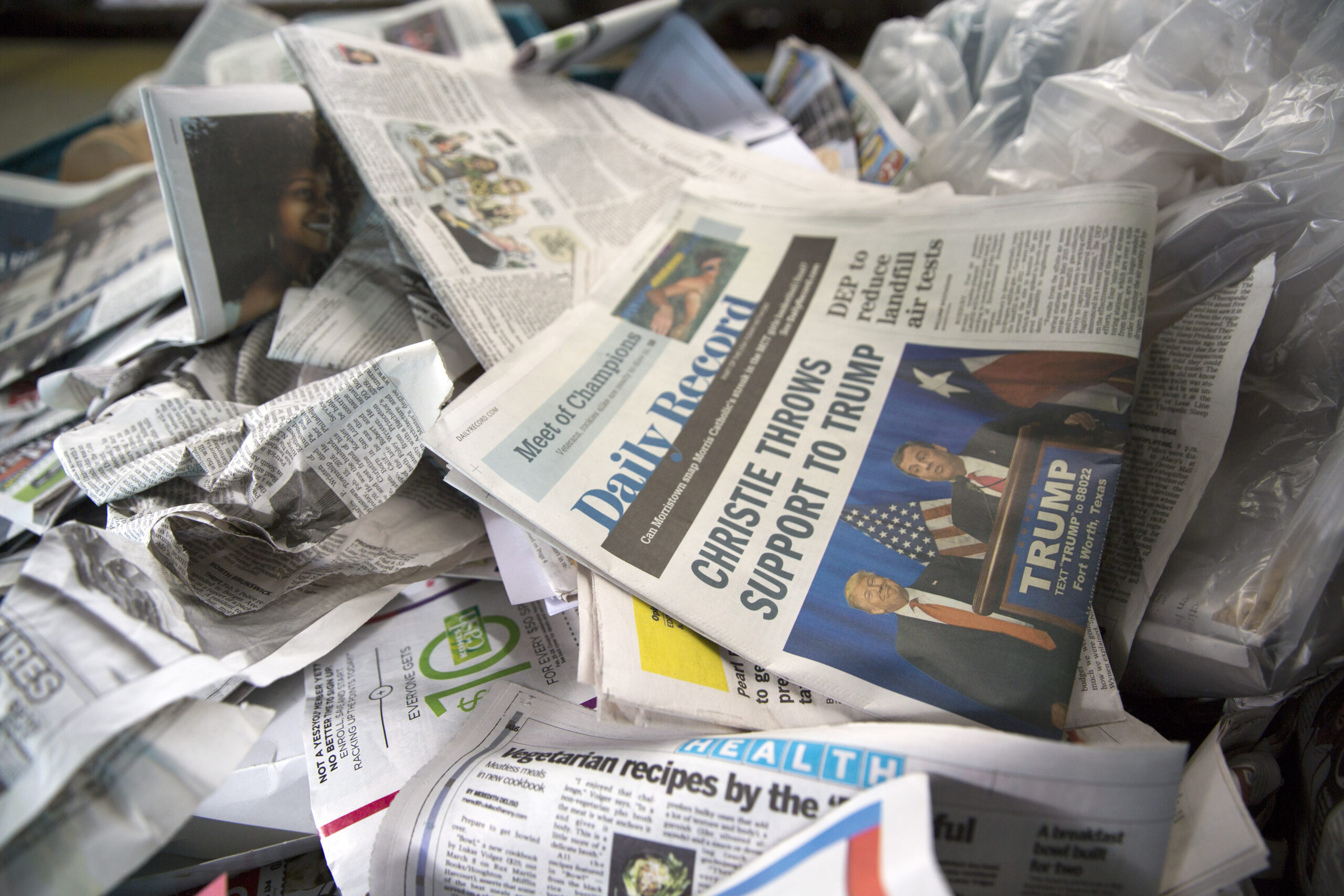 2016 newspaper endorsements are so far all over the place