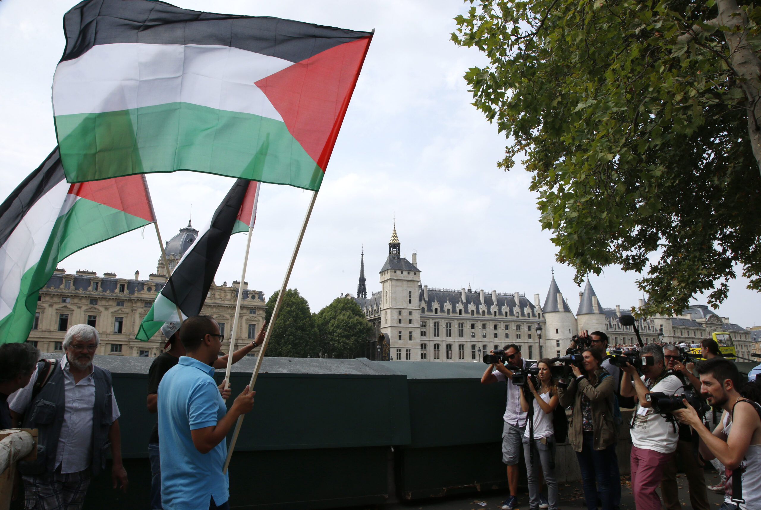 UN lets Palestinian flag fly in front of buildings