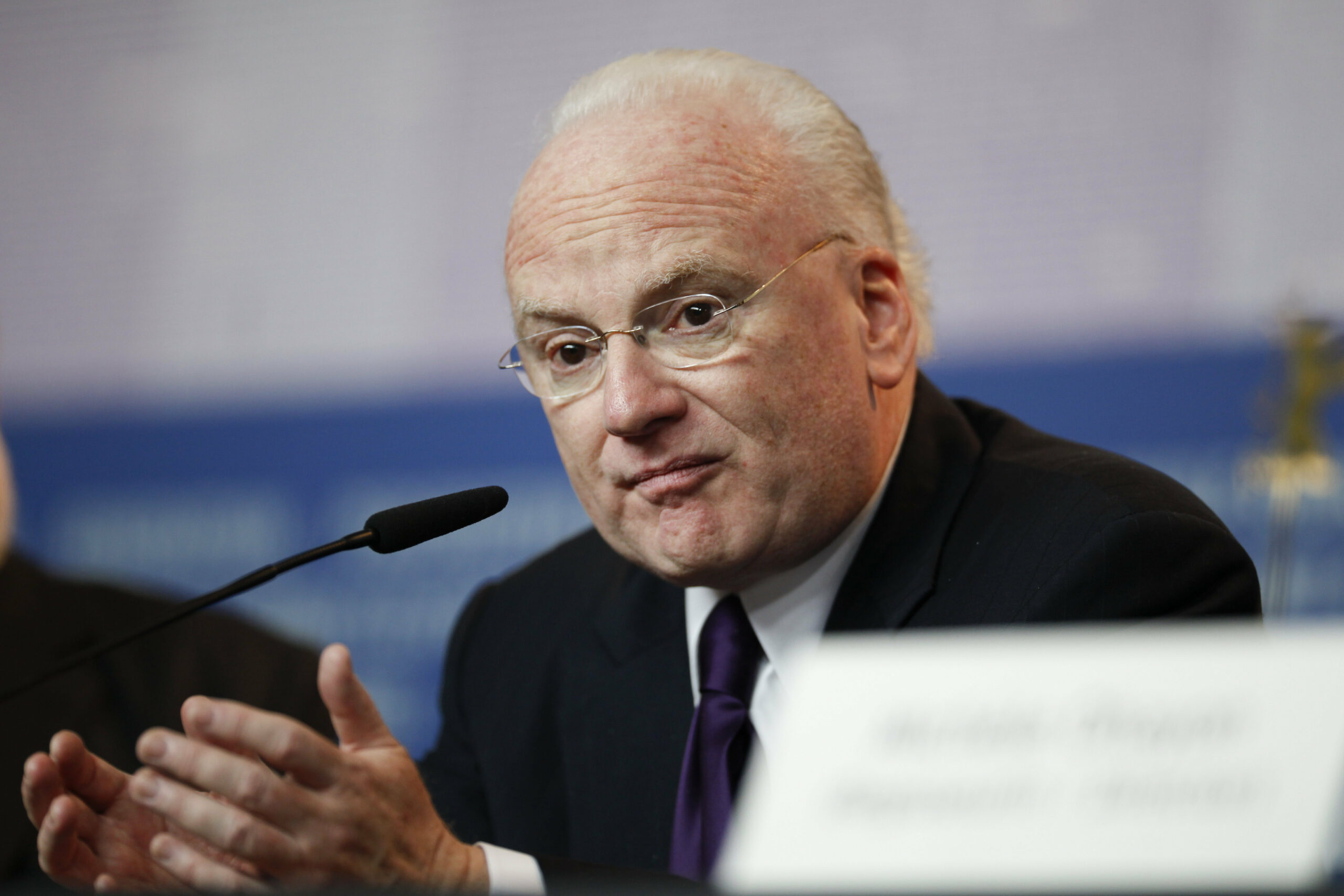 Obama taps former aides for intel review panel