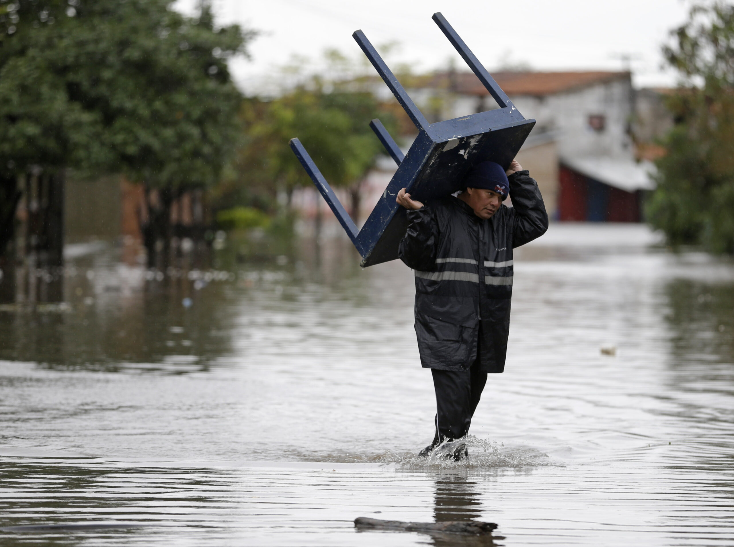 Floods force evacuation of 200,000 in Paraguay
