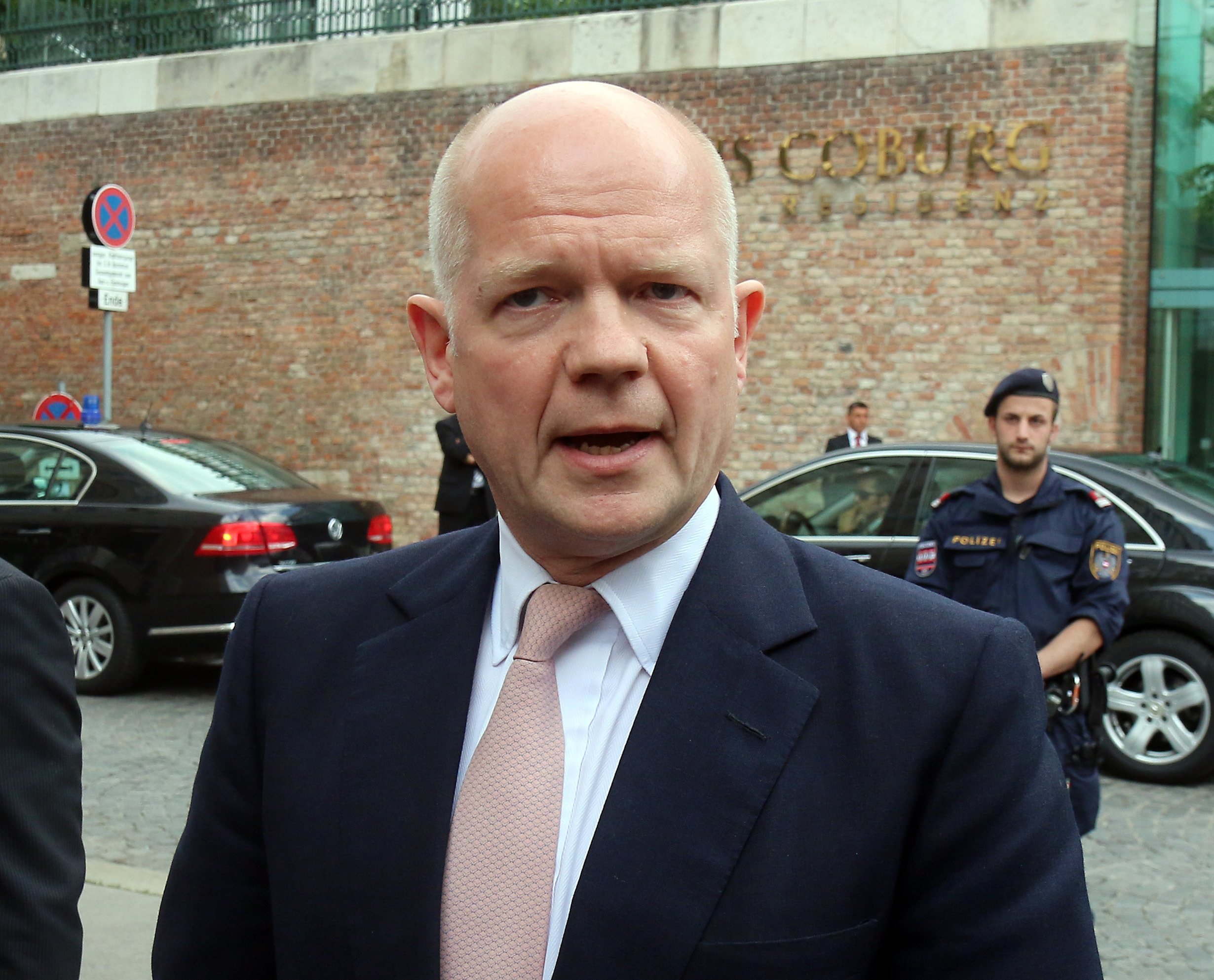 UK foreign minister William Hague stepping down